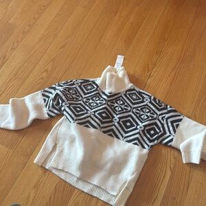 ABERCROMBIE AND FITCH SWEATER